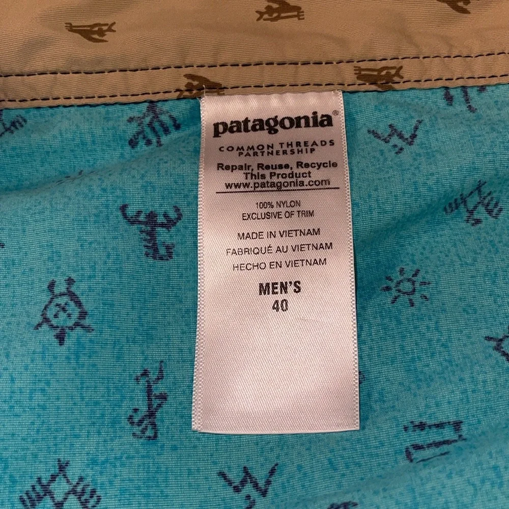 Patagonia M's Printed Wavefarer Mens Board Shorts. Size 40. 19’inches in length